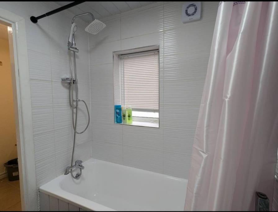Casa de férias Beautiful 2 Bed 1 Bath Manchester